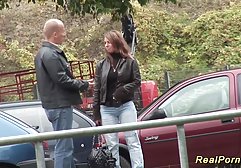 Der Kerl gibt dem reife sexfilme Mädchen anales Vergnügen