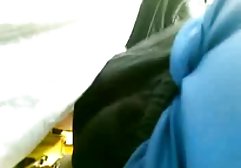 Sexy Brünette pornofilme umsonst sehen streichelt ihre riesigen Titten