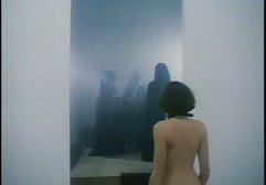 Der Typ beschloss, seine Freundin in den Arsch zu ficken, er ist ein Liebhaber solcher Experimente und sein fetter Schwanz ist kostenlos pornofilme gucken bereit, in den Arsch der Freundin einzudringen, und sie winkt mit Vergnügen mit den Brötchen