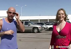 Vollbusiges Mädchen fingert einen Mann deutsche sexfielme und er spritzt auf ihre Brust