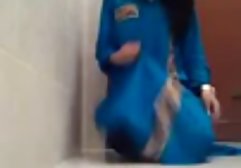 Die heiße Schönheit Delilah gibt einem Mann einen geile kostenlose pornos Blowjob