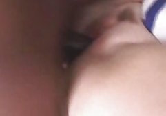 Schöne Blondine arbeitet gekonnt mit Stiften und handypornos gratis Zunge