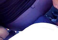 Sexy Babe brutale pornofilme kostenlos erregt Kerl mit Spielzeug und fickt ihn