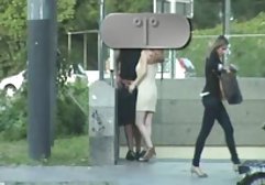 Süßes Küken spritzt auf die Zunge des Typen sexfilm deutscher
