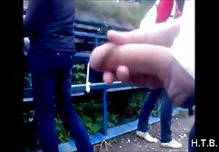 Junge Küken reiben ihren sex filme angucken Körper mit Honig