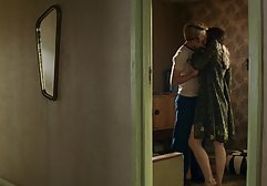 Ein Kerl hat seine schöne Freundin an kostenlose pornofilme von gina wild einen Freund Albert verkauft und er fickt sie mit einem Kerl